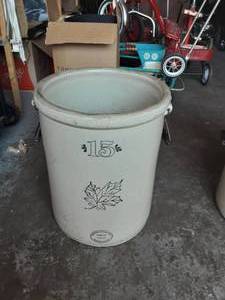 lot 23 image: Western Stoneware 15 Gallon Crock