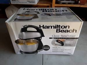 lot 45 image: New In Box Hamilton Beech Classic Stand Mixer