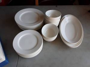 lot 46 image: White Dish Ware Plates, Bowls, Serving Dishes