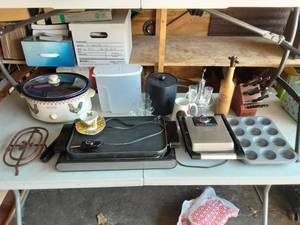 lot 47 image: Electric Griddle, Sandwich Press, Knife Block, More.