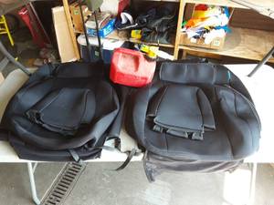lot 53 image: New Custom Neoprene Seat Covers (Ford F-150 2007) & Gas Can.