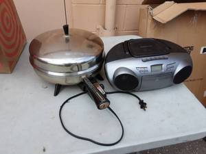 lot 98 image: Electric Frying Pan & CD Player