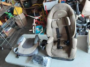 lot 93 image: Graco Booster Seat & Evenflo Car Seat