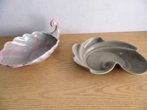 lot 12 image: Lot of 2 Pieces California Pottery