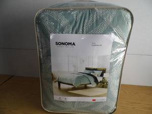 lot 28 image: Sonoma Batik Comforter Set