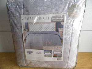 lot 29 image: White Birch 4 Pc Comforter Set