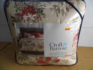lot 30 image: Croft & Barrow 5 Pc Comforter Set