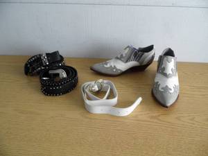lot 49 image: Circle S Shoes - 3 Belts