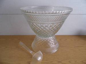 lot 64 image: Punchbowl w Laddle - Cups