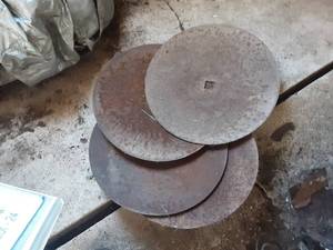 lot 11 image: 4-Vintage Discs