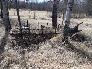 lot 26 image: Antique Manure Spreader Frame And Wheels