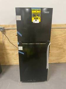lot 6 image: MAGIC CHEF HMDR1000BE Black Refridgerator