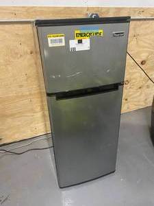 lot 7 image: MAGIC CHEF Stainless HMDR4550SE Refridferator