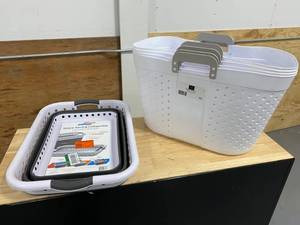 lot 53 image: Lot of Laundry Baskets