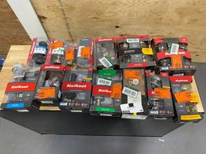 lot 65 image: Lot of Kwikset Door knobx & Locks
