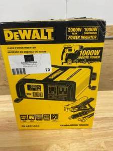 lot 70 image: DEWALT DXAEPL100 Power Inverter