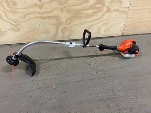 ECHO 21.2 cc Gas 2-Stroke Cycle Curved Shaft Trimmer