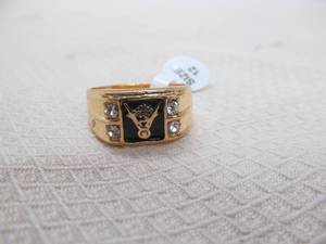 lot 4 image: Ring