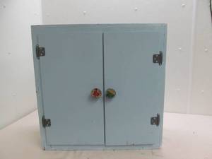 lot 39 image: Cabinet