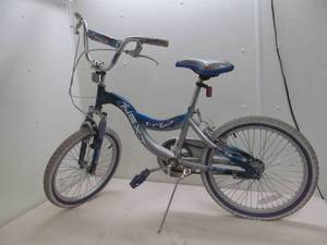 lot 44 image: Childrens bike