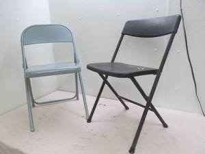 lot 78 image: Folding Chairs