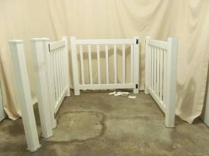 lot 80 image: Vinyl fence postsrailings