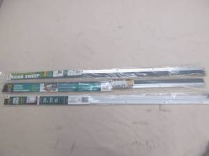 lot 100 image: door sweeps