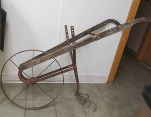 lot 131 image: vintage cultivator