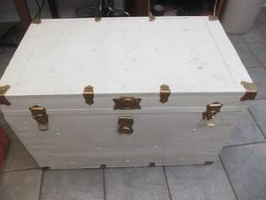 lot 139 image: vintage trunkchest