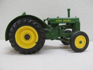 lot 146 image: John Deere collectible tractor