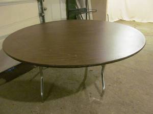 lot 165 image: round table