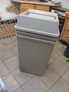 lot 179 image: Rubbermaid trash cans