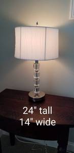 lot 25 image: Contemporary Lucite Table Lamp