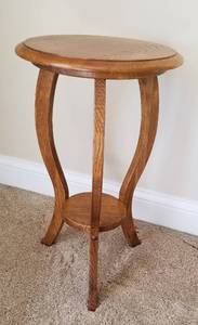 lot 14 image: Petite Round Oak Side Table