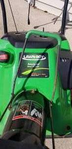 lot 106 image: Lawnboy Insight 20 Snow Thrower