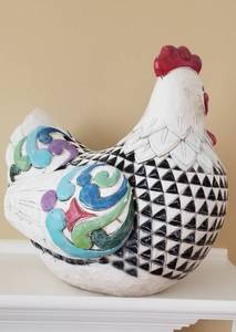lot 58 image: Jim Shore Hen Bathsheba 2012 Outdoor Living Collection