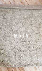 lot 87 image: Beige Area Shag Rug - 60 x 95