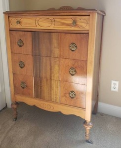 lot 1 image: Antique Art Deco Bedroom Suite