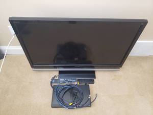 lot 8 image: Sony Bravia XBR KDL-40XBR6 40-Inch 1080p 120Hz LCD HDTV
