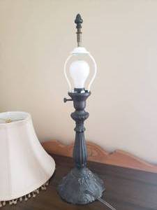 lot 77 image: Detailed Table Lamp