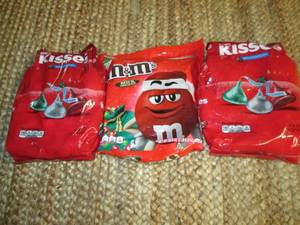 (2) Hersheys Kisses & Reeses Asso...