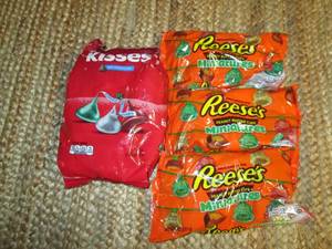 (3) Reeses Minitures & (1) Hershey...