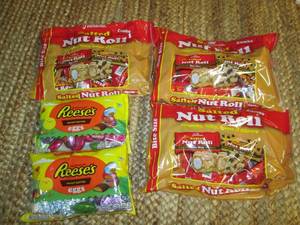 (2) Reeses Eggs & (3) Pearsons Nu...