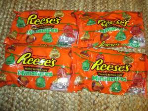 (4) Reeses Minatures Packages 1-F...