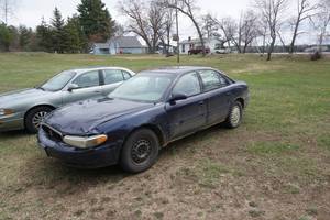 lot 7 image: 2001 Buick Century Custom 4 Door Sedan