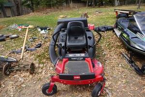 lot 3 image: Toro Model Time Cutter 1642Z Zero Turn Lawn Mower With Rear Bagger