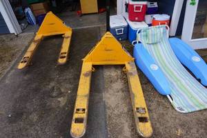 lot 18 image: Big Joe Lift Rite 5000 lb Capacity Hand Pallet Jack