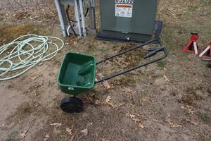 lot 78 image: Scotts Brand Speedy Green 1000 Fertilizer Spreader