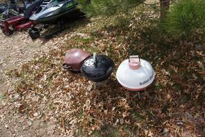 lot 83 image: Assorted Portable Grills, Charcoal and Propane