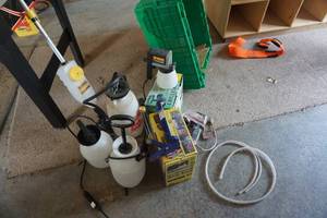lot 62 image: Large Lot of Wagner Paint Sprayers and Garden Weed Spraying Tanks